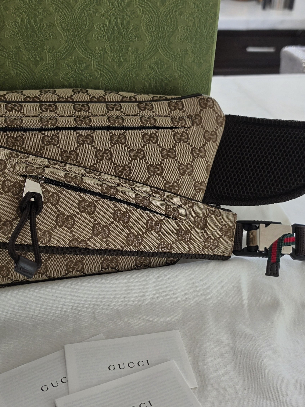 Gucci Beige Monogram Canvas Men’s Crossbody Belt Bag - Picture 10 of 12